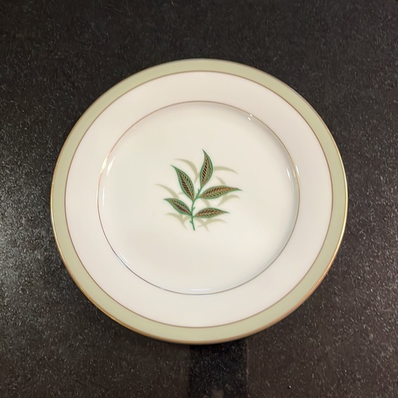 Salad Plates "Greenbay" by NORITAKE. Set of 4. - Picture 4 of 6